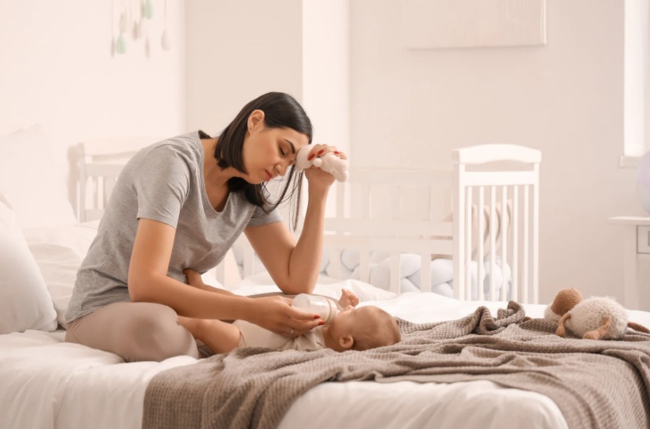 Mujer con depresión posparto atendida por la psiquiatra perinatal Paola Martínez