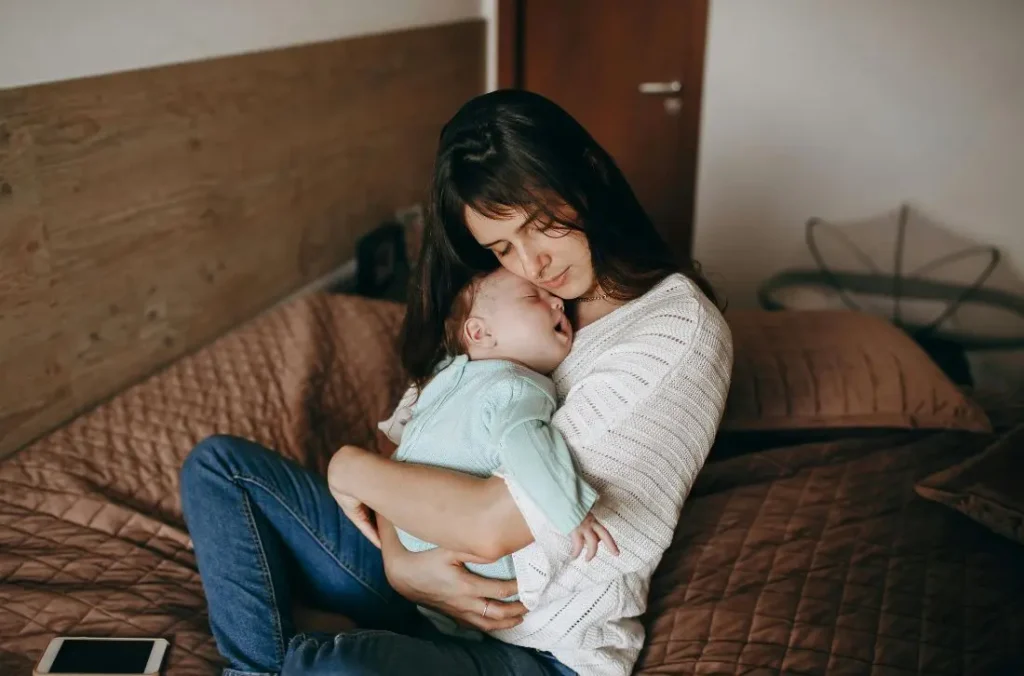Madre con su bebe - Insomnio Postparto - Dra Paola Martínez - Bogotá, Colombia